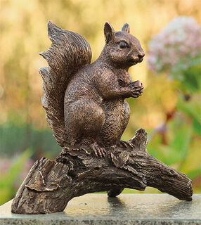 Sculpture de jardin "Écureuil avec noix", bronze