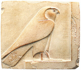 Relief en grès égyptien "Faucon Horus"
