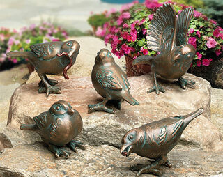 Ensemble de 5 sculptures de jardin "Moineaux", bronze