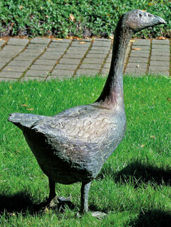 Sculpture de jardin "Oie, regardant vers l'avant", bronze
