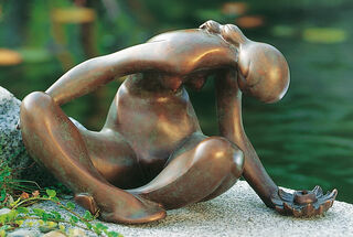 Sculpture de jardin "Fille à la fleur", bronze