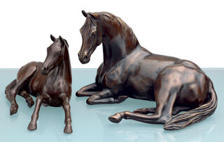 Ensemble de 2 sculptures de chevaux "Jument arabe avec poulain", bronze