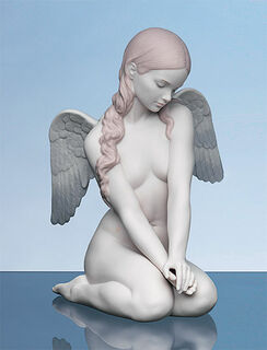Figurine en porcelaine "Ange agenouillé", peinte à la main