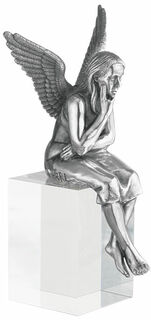 Sculpture "Ange gardien", version argentée avec piédestal
