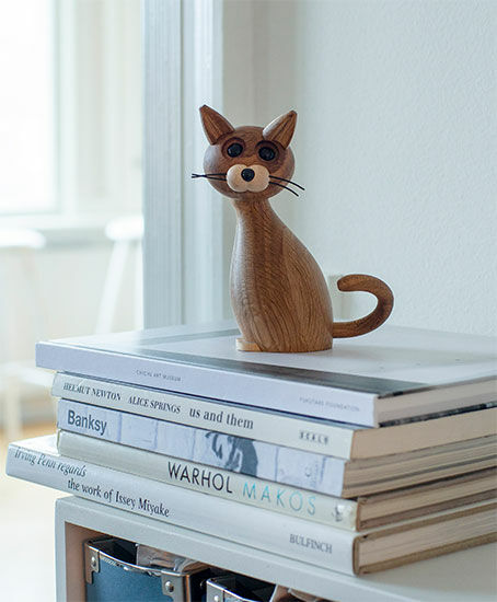 Figurine en bois "Lucky the Cat" - Design Chresten Sommer von Spring Copenhagen