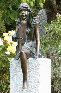 Sculpture de jardin "Fée avec papillon" (sans colonne), bronze