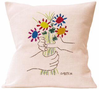 Housse de coussin "Mains avec bouquet de fleurs" von Pablo Picasso